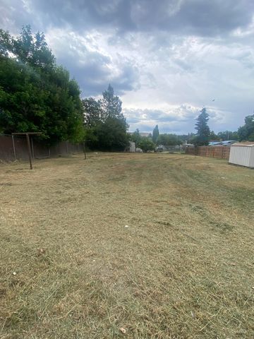 1445 Dayton Street, Klamath Falls, OR 97603