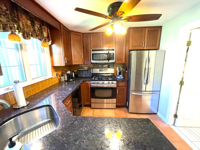 110 Heritage Dr 110, Tewksbury, MA 01876