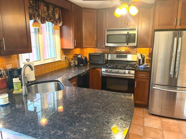 110 Heritage Dr 110, Tewksbury, MA 01876