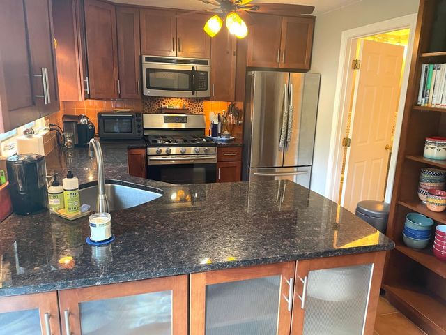 110 Heritage Dr 110, Tewksbury, MA 01876