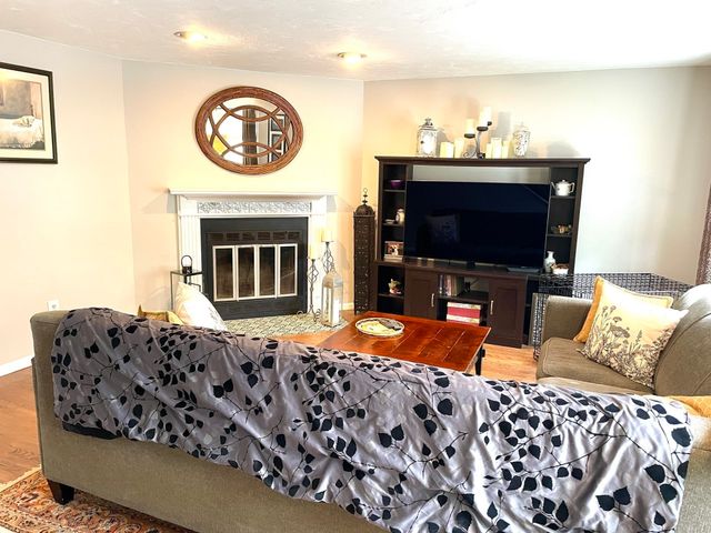 110 Heritage Dr 110, Tewksbury, MA 01876