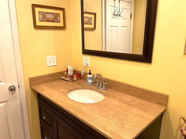 110 Heritage Dr 110, Tewksbury, MA 01876