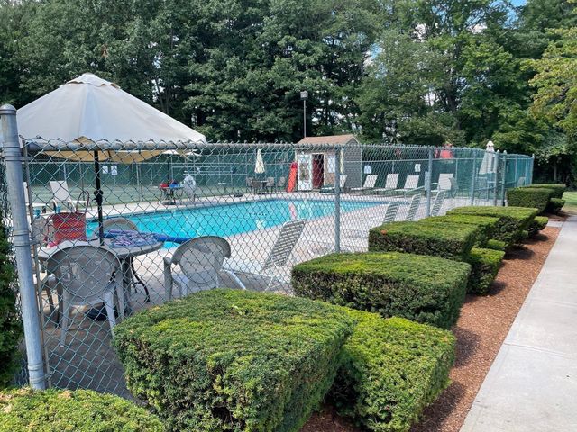 110 Heritage Dr 110, Tewksbury, MA 01876