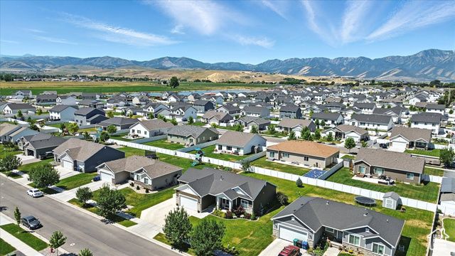 516 S 770 E, Hyrum, UT 84319