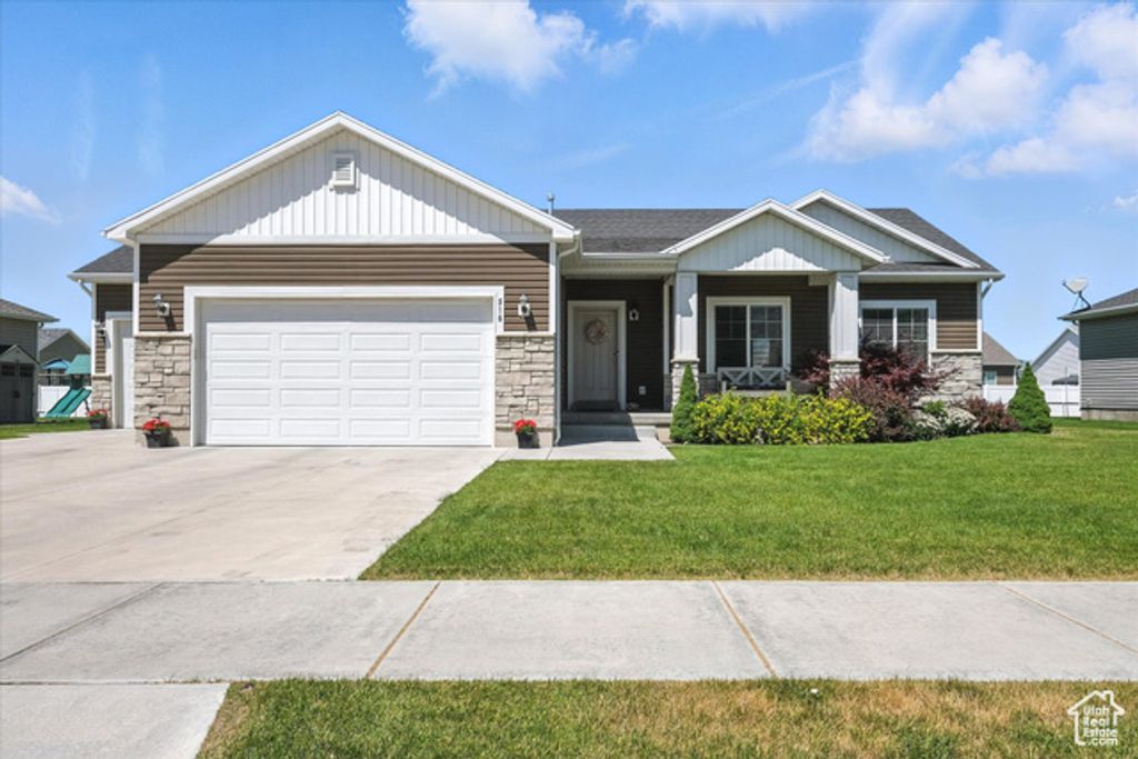 516 S 770 E, Hyrum, UT 84319