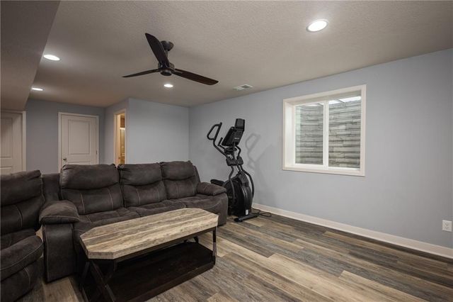 1802 VERBENA Avenue, Greenwood, MO 64034