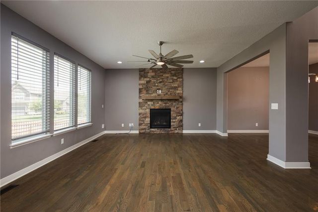 1802 VERBENA Avenue, Greenwood, MO 64034