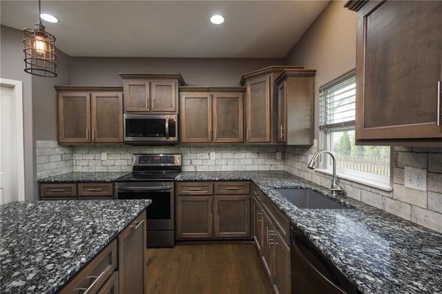 1802 VERBENA Avenue, Greenwood, MO 64034