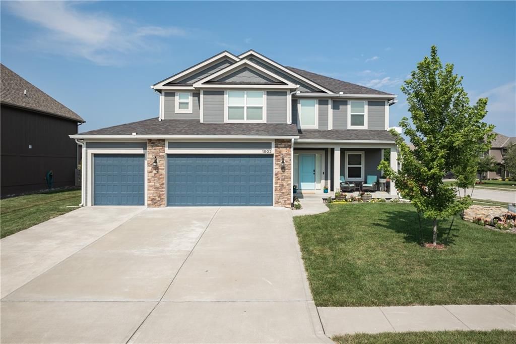 1802 VERBENA Avenue, Greenwood, MO 64034