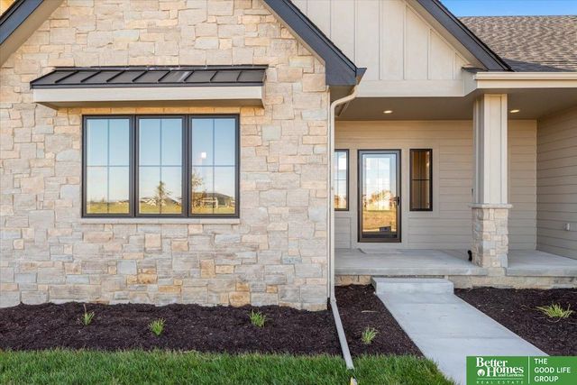 3526 S 218 Street, Elkhorn, NE 68022