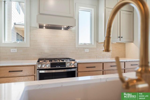 3526 S 218 Street, Elkhorn, NE 68022