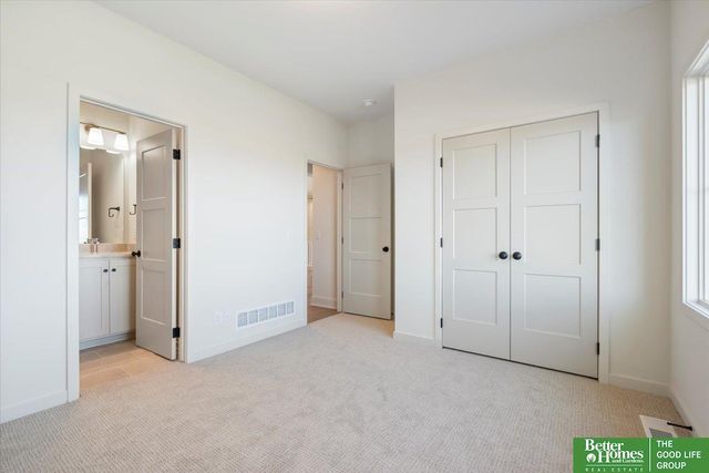 3526 S 218 Street, Elkhorn, NE 68022