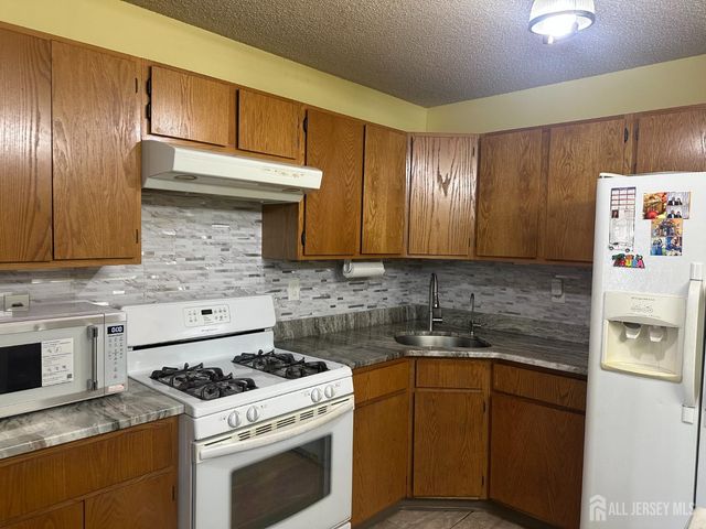 138 Darwin Lane, North Brunswick, NJ 08902