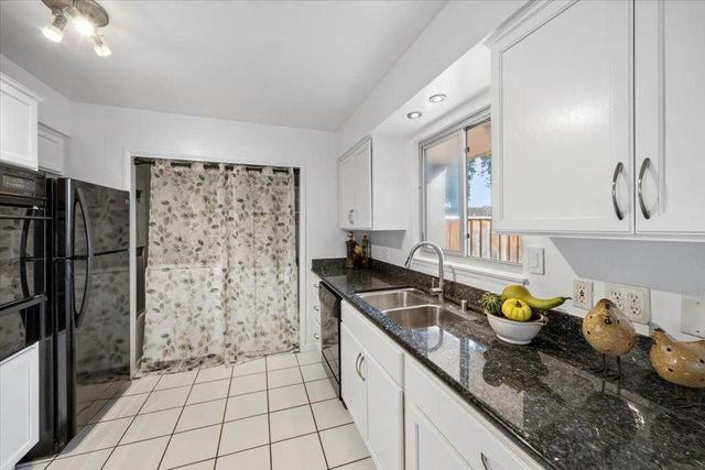 1525 Day Avenue D, San Mateo, CA 94403