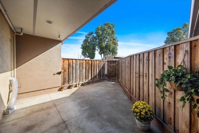1525 Day Avenue D, San Mateo, CA 94403