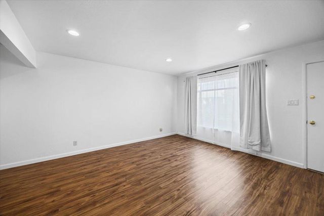 1525 Day Avenue D, San Mateo, CA 94403