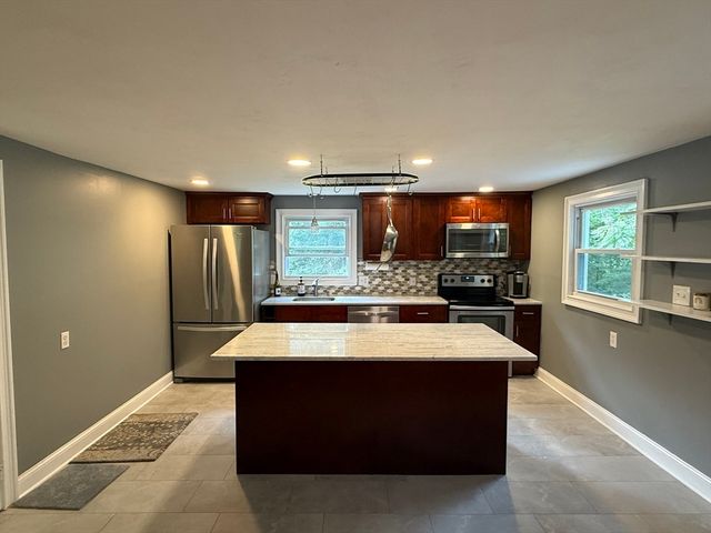 62 Piehl Ave, Worcester, MA 01606