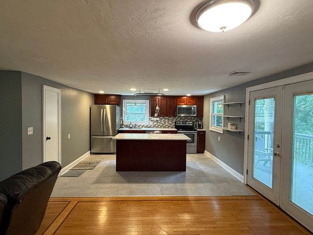 62 Piehl Ave, Worcester, MA 01606