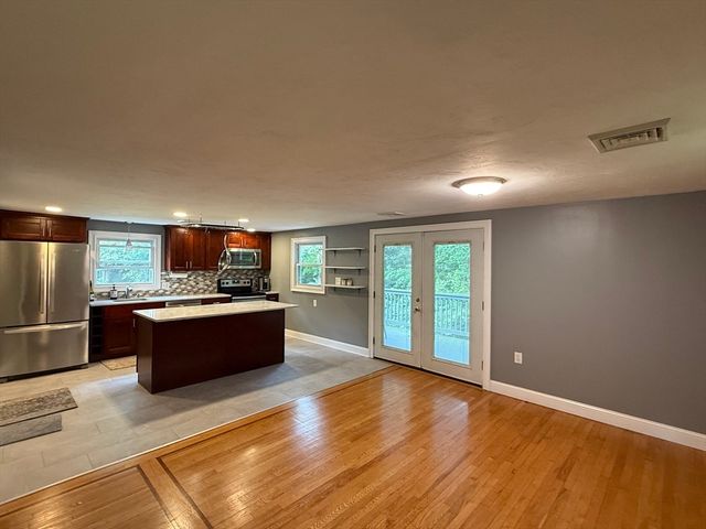 62 Piehl Ave, Worcester, MA 01606