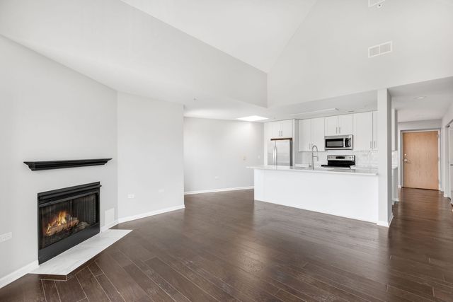 1800 Dewes Street 310, Glenview, IL 60025