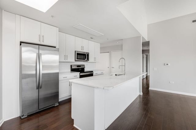 1800 Dewes Street 310, Glenview, IL 60025