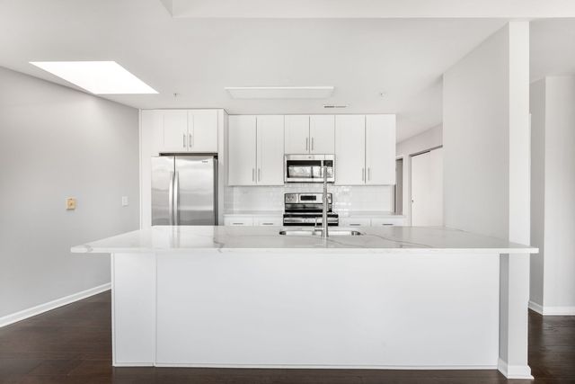 1800 Dewes Street 310, Glenview, IL 60025