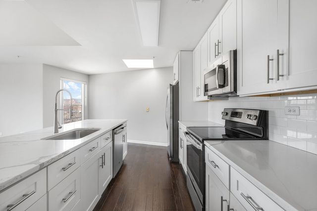 1800 Dewes Street 310, Glenview, IL 60025