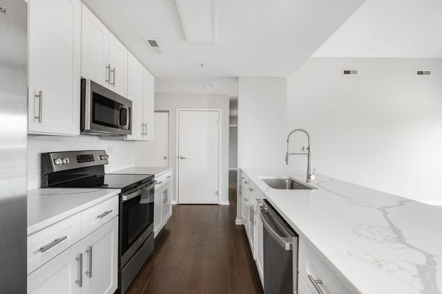 1800 Dewes Street 310, Glenview, IL 60025