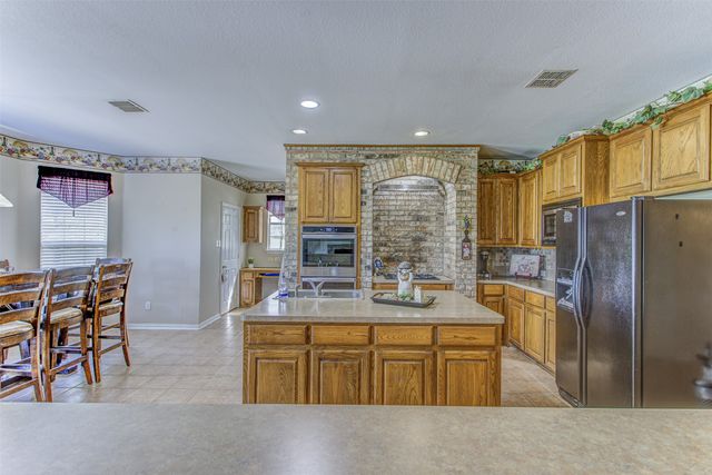 6017 White Settlement Road, Weatherford, TX 76087