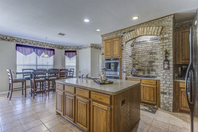 6017 White Settlement Road, Weatherford, TX 76087