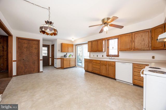 906 HEATHER LN, Phoenixville, PA 19460