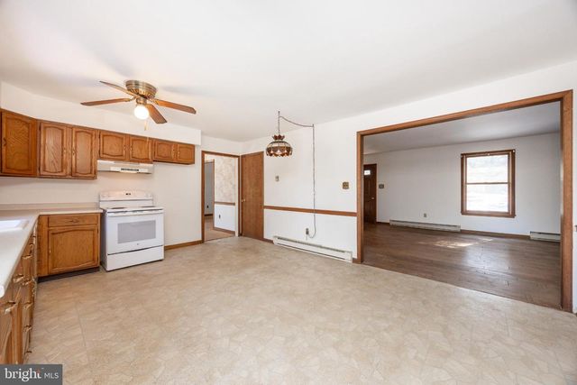 906 HEATHER LN, Phoenixville, PA 19460