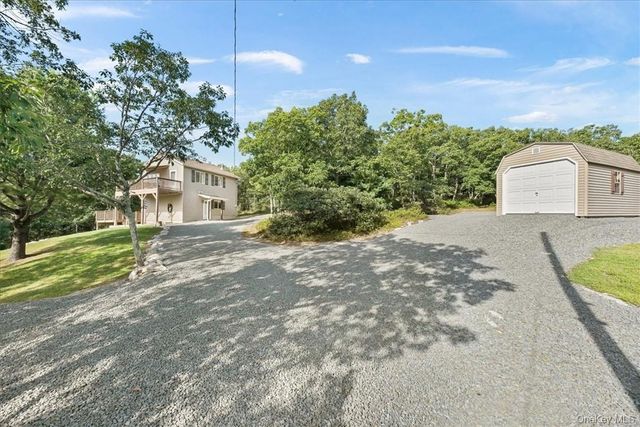 96 Treetops Trail, Bloomingburg, NY 12721