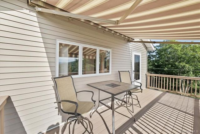 96 Treetops Trail, Bloomingburg, NY 12721