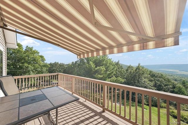96 Treetops Trail, Bloomingburg, NY 12721