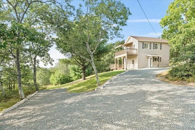 96 Treetops Trail, Bloomingburg, NY 12721