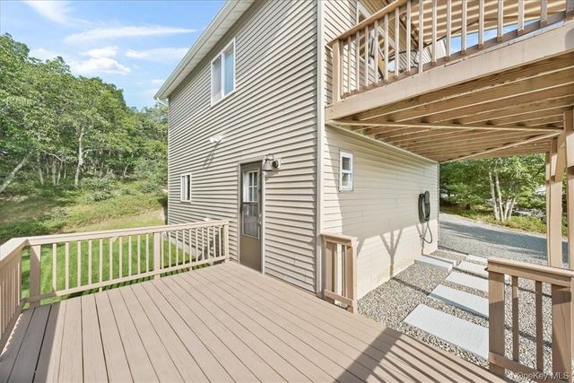 96 Treetops Trail, Bloomingburg, NY 12721