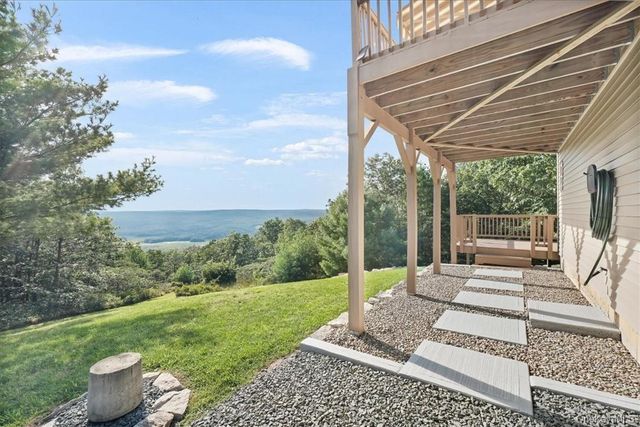 96 Treetops Trail, Bloomingburg, NY 12721