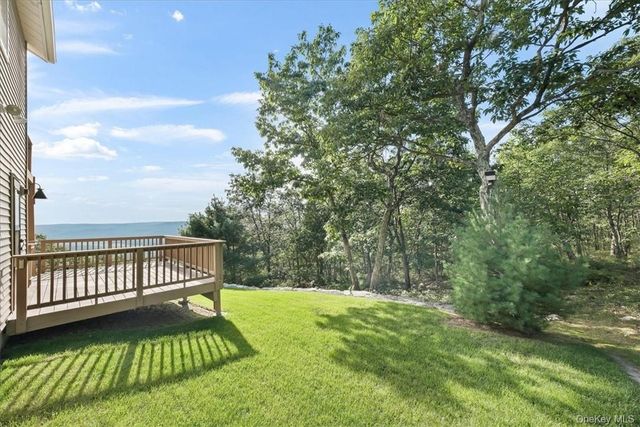96 Treetops Trail, Bloomingburg, NY 12721