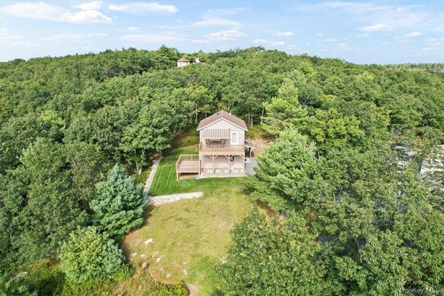 96 Treetops Trail, Bloomingburg, NY 12721