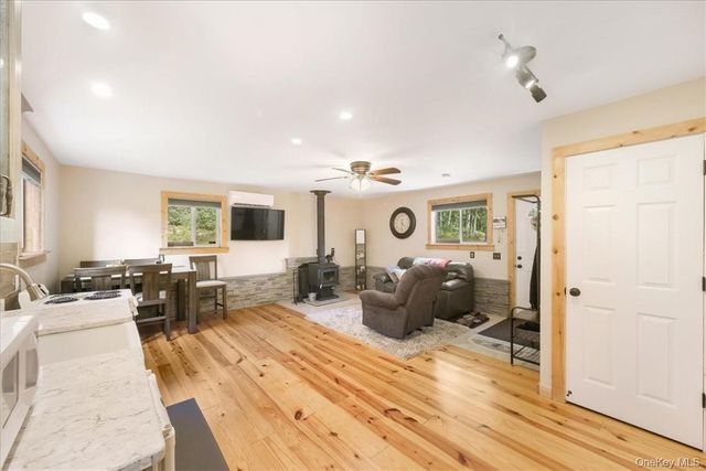 96 Treetops Trail, Bloomingburg, NY 12721