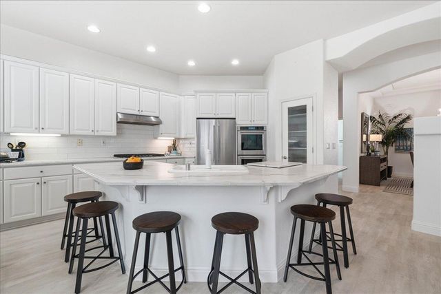 611 Rogers Cir, Folsom, CA 95630