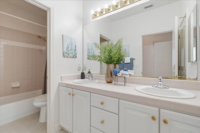 611 Rogers Cir, Folsom, CA 95630