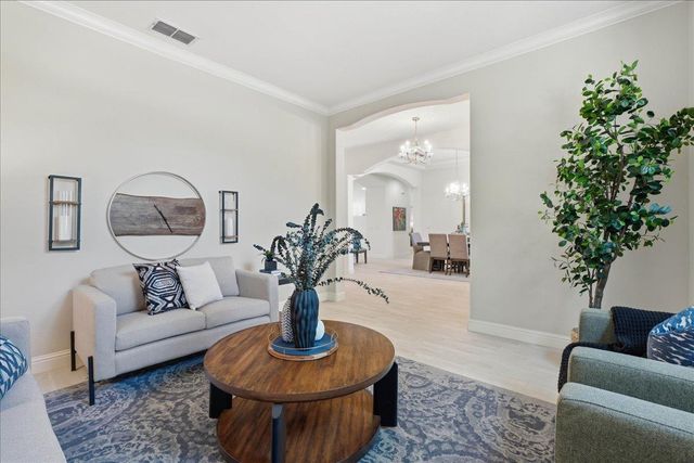 611 Rogers Cir, Folsom, CA 95630