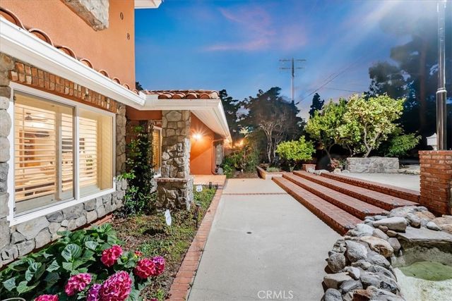 1008 Alamosa Drive, Claremont, CA 91711