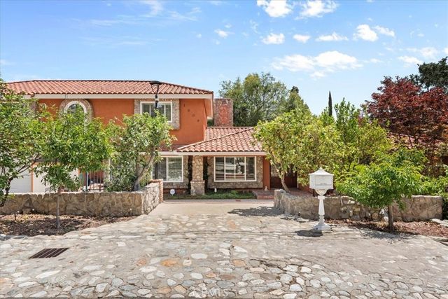1008 Alamosa Drive, Claremont, CA 91711