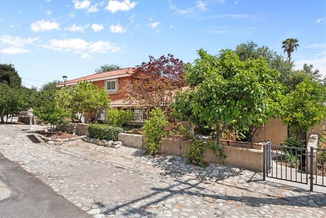1008 Alamosa Drive, Claremont, CA 91711