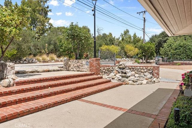 1008 Alamosa Drive, Claremont, CA 91711