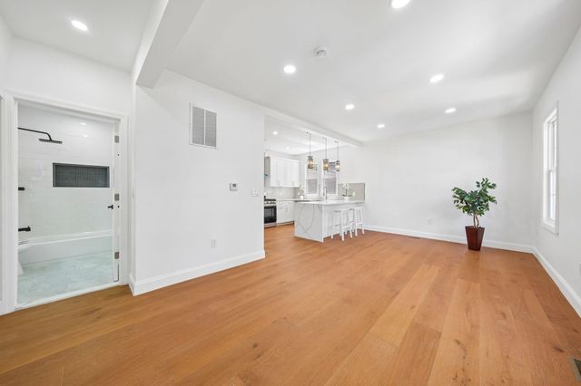 42 PASSAIC AVE, Jc, Heights, NJ 07307