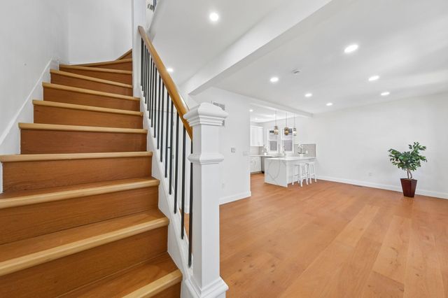 42 PASSAIC AVE, Jc, Heights, NJ 07307